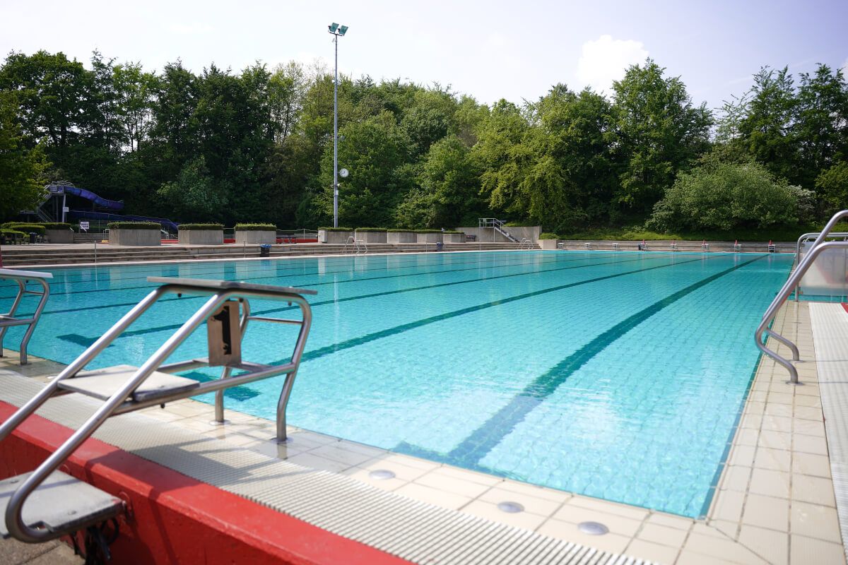 Blick auf das Freibad Im Kleinen Felde